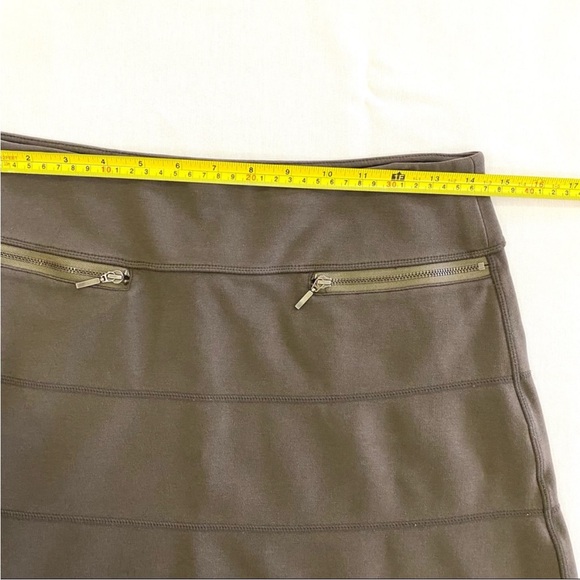 Athleta "Strata" ponte skirt - Picture 3 of 9